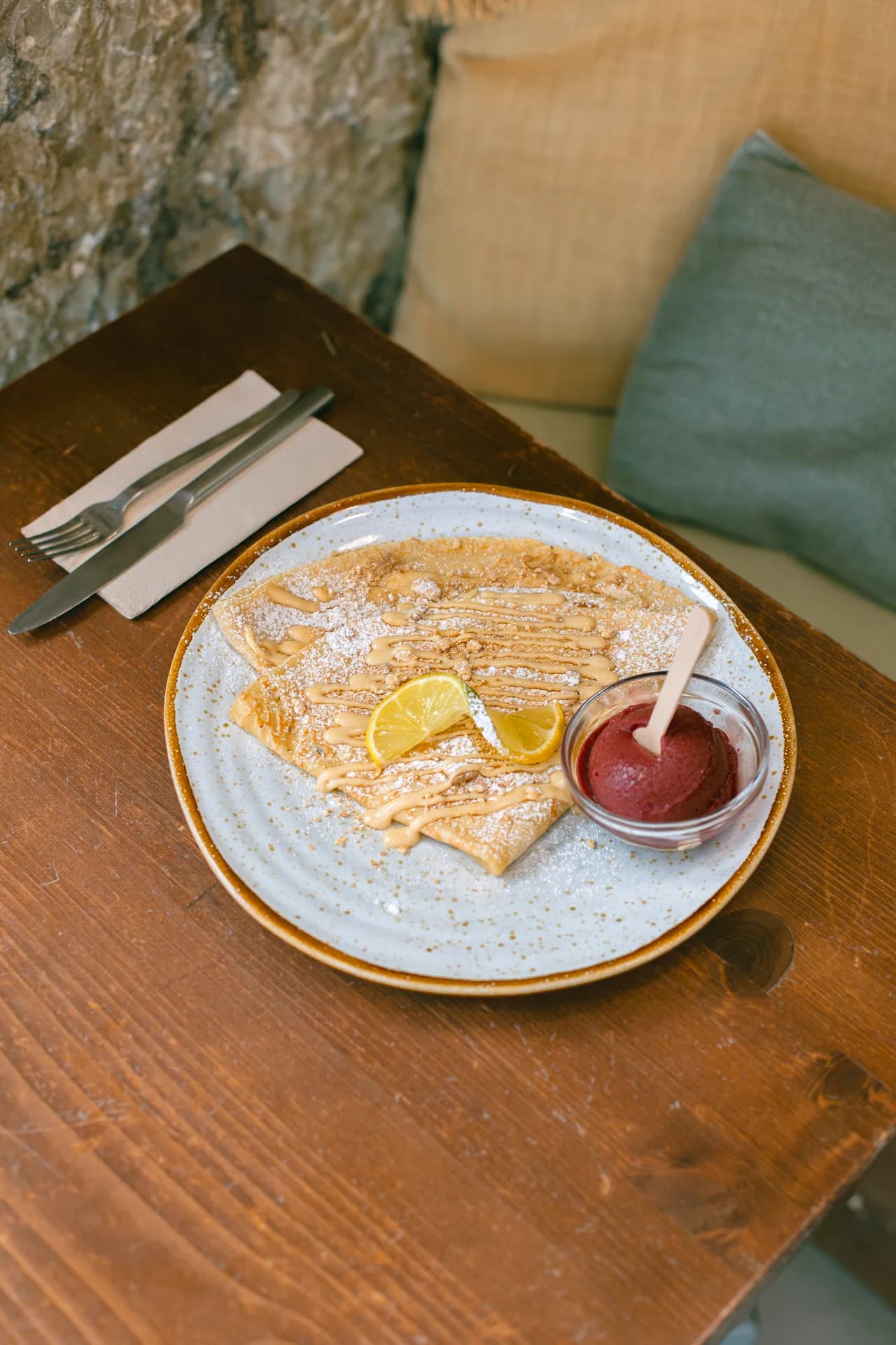 Crepe con limón y bebida